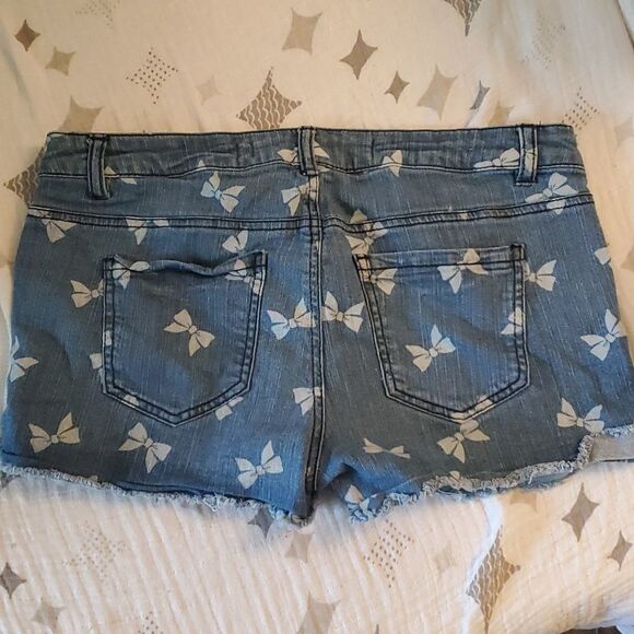 Tinseltown Jean shorts - Picture 2 of 5